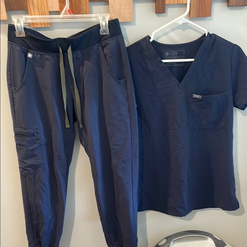 Figs deep blue scrub set